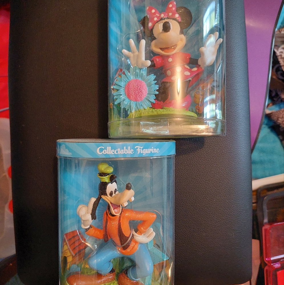 2 set Disney collectable figures